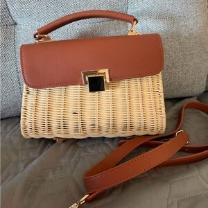 Super cute Tan and Cream Woven Handbag with shoulder strap